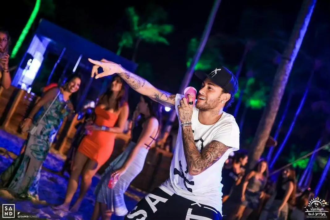 VAR准确地因姆巴佩的手球取消了皇马的一个进球