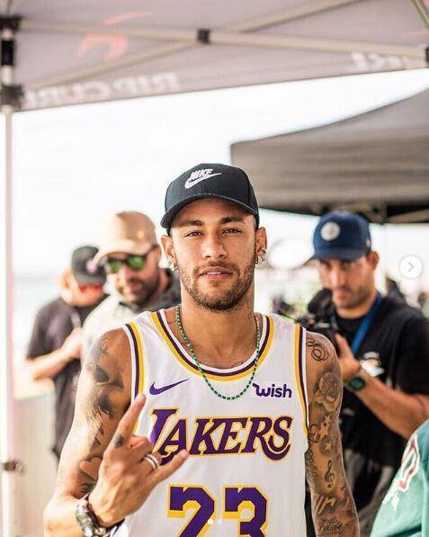 麦克阿瑟官推晒全队登长城照：回顾北京之行（麦克阿瑟官方推特发布全队登长城照：回顾北京之旅）