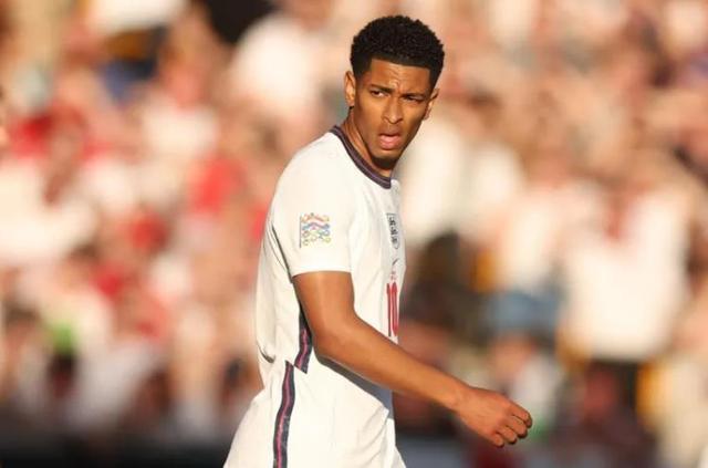 英超半场：卡什禁区后点抽射破门，维拉暂1-0阿森纳（英超半场战报：卡什后点抽射得手，维拉暂时1-0领先阿森纳）