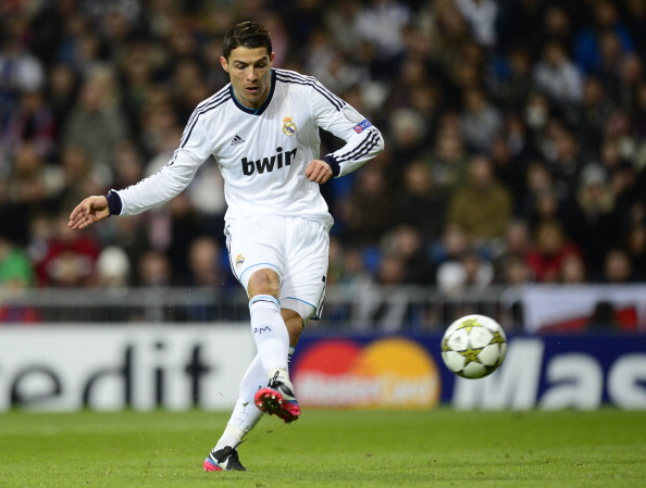 欧冠赛场精彩瞬间：皇马2-1取胜,